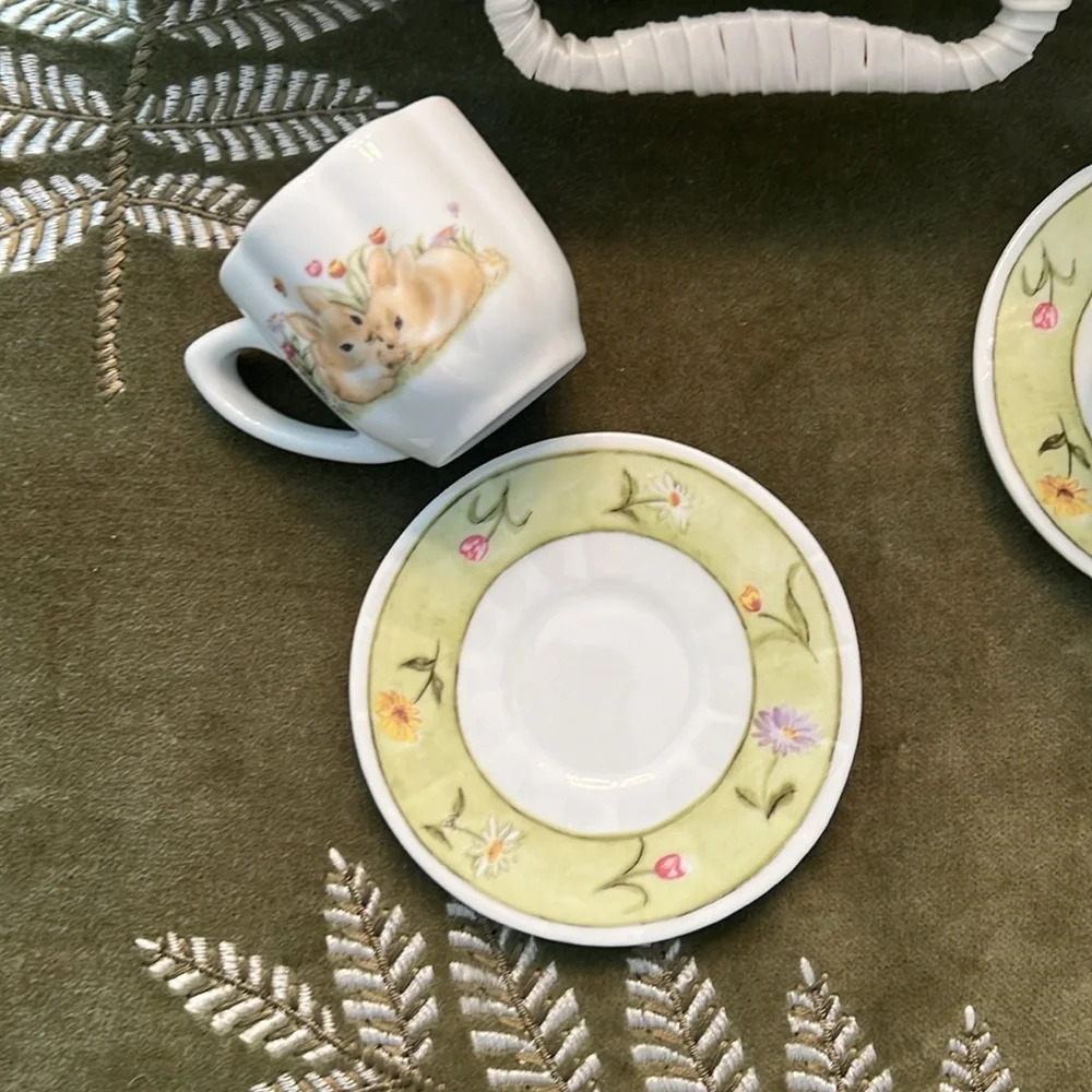 Vintage, MCM.  children’s five and over, porcelain tea set, with basket. - Picture 10 of 13